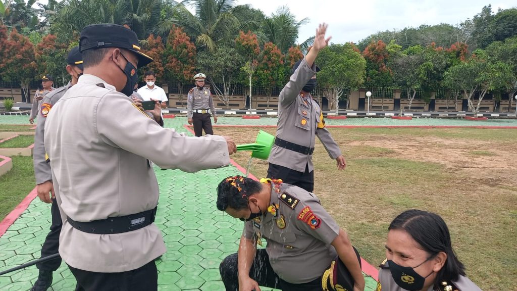 33 Personel Polres Bangka Selatan Menerima Kenaikan Pangkat Ini Pesan