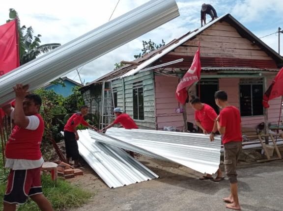 Dpc Pdi Perjuangan Kota Pangkalpinang Dan Rudi Center Bedah Rumah Warga