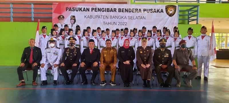 Riza-Debby Kukuhkan 30 Paskibraka Bangka Selatan 2022
