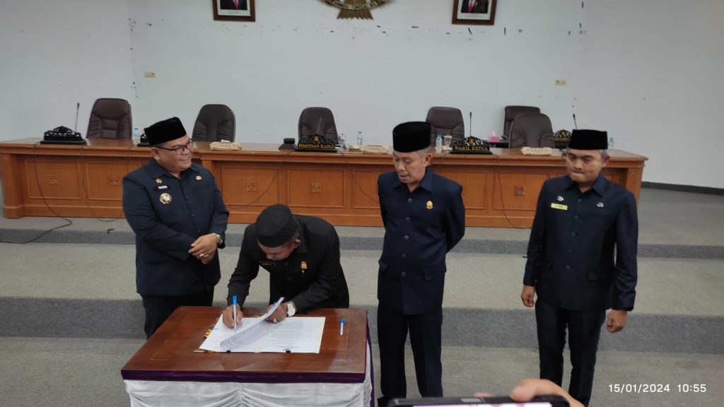 DPRD Bangka Gelar Rapat Paripurna, Tetapkan 10 Raperda Masuk Dalam ...